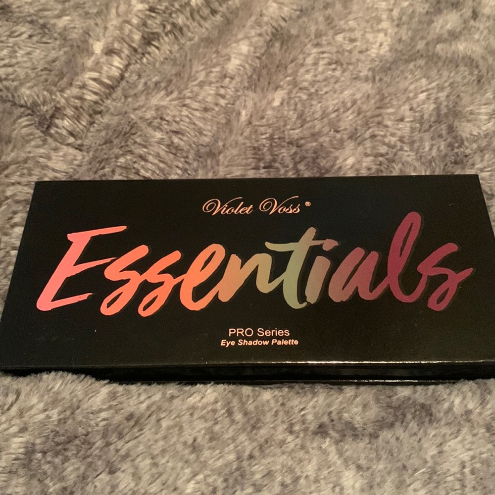 Violet Voss Essentials eye palette